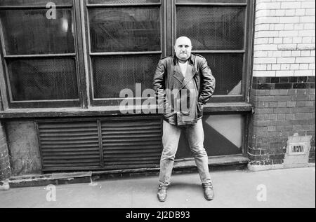 Il comico di Liverpudlian Alexei Sayle, protagonista della serie televisiva della BBC The Young ones, raffigurata a Londra. 17th maggio 1985. Foto Stock