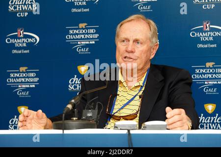 Settembre 16, 2011-Incheon, Corea del Sud-Jack Nicklaus di golf designer parlando del livello di difficoltà del gioco durante il PGA Tour Songdo IBD campionato a Incheon, ad ovest di Seoul il 16 settembre 2011, Corea del Sud. Foto Stock