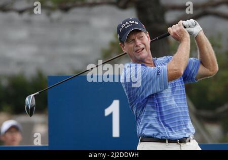 Settembre 16, 2011-Incheon, Corea del Sud-Tom Watson degli Stati Uniti, 1th sale tee off durante il PGA Tour Songdo IBD campionato primo turno al Jack Nicklaus golf club a Incheon, ad ovest di Seoul, il 16 settembre 2011, Corea del Sud. Foto Stock