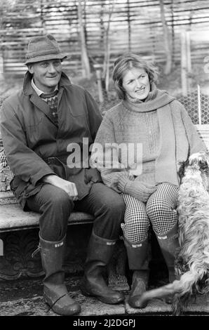 Michael Heseltine, raffigurato a casa sua con la moglie Ann. Pochi giorni prima si dimise come Segretario di Stato per la Difesa per il caso Westland. 13th gennaio 1986. Foto Stock