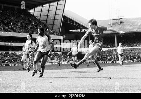 Liverpool 2-0 Southampton, fa Cup semi finale partita a White Hart Lane, sabato 5th aprile 1986. Jim Beglin Foto Stock