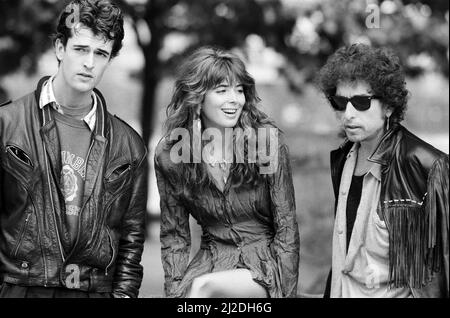 Rupert Everett, Fiona Flanagan e Bob Dylan partecipano ad una fotocall per il loro film 'Hearts of Fire'. 17th agosto 1986. Foto Stock