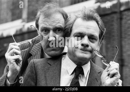 L'attore David Jason, Right, (solo Fools e Horses) e Gordon Kaye ('allo 'allo') sono nominati per i 1985 Film Awards presentati da BAFTA. 16th febbraio 1986. Foto Stock