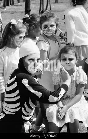 School Carnival, Ashmead School, Northumberland Avenue, Reading, giugno 1985. Foto Stock