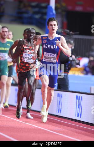 Jakob Ingebrigtsen (NOR) si posiziona secondo nel 1.500m in 3:33,02during i Campionati mondiali di atletica indoor, domenica 20 marzo 2022, a Belgrado, Ser Foto Stock