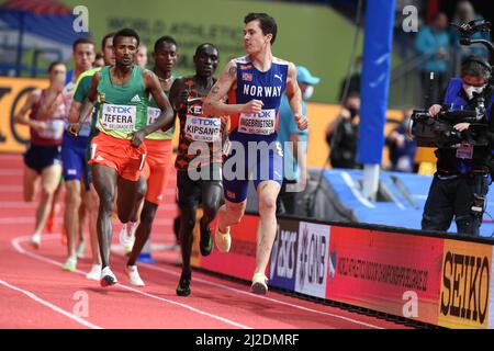 Jakob Ingebrigtsen (NOR) si posiziona secondo nel 1.500m in 3:33,02during i Campionati mondiali di atletica indoor, domenica 20 marzo 2022, a Belgrado, Ser Foto Stock