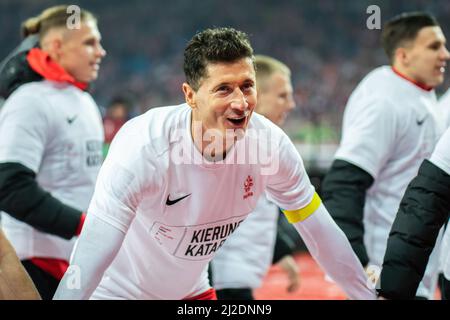 Robert Lewandowski di Polonia sorride durante la celebrazione che li ha qualificati per la Coppa del mondo FIFA 2022 dopo la partita di play-off del campionato del mondo FIFA 2022 tra Polonia e Svezia allo Stadio Silesiano di Chorzow, Polonia. Foto Stock