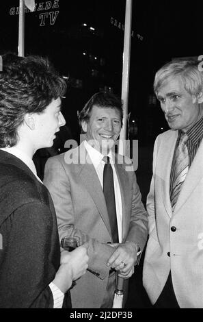 Il cast di Coronation Street partecipa a una festa. Johnny Briggs. Dicembre 1985. Foto Stock