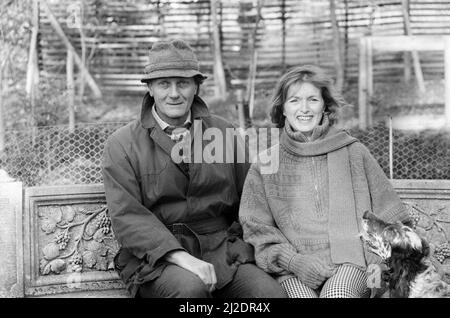 Michael Heseltine, raffigurato a casa sua con la moglie Ann. Pochi giorni prima si dimise come Segretario di Stato per la Difesa per il caso Westland. 13th gennaio 1986. Foto Stock