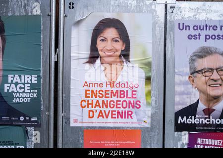 Francia, Bretagna, Medreac il 31/03/2022/ Poster ufficiali della campagna presidenziale nel comune di Medreac in Bretagna. Francia, Bretagna, Medrea Foto Stock