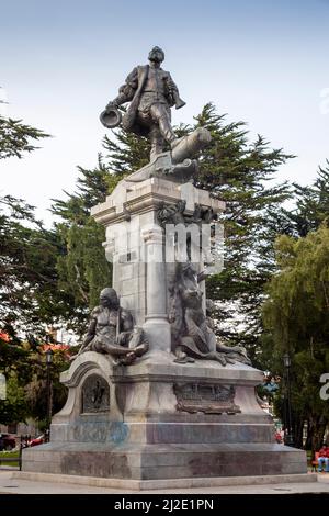 Cile 18-01-2020, una statua come monumento a Ferdinand Magellan sulla piazza principale Plaza Munoz Gamero in punto Arenas Foto Stock
