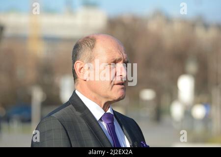 Vienna, Austria. 01st Jan, 2020. In occasione dell'adesione dell'Austria all'Unione europea 25 anni fa, il 1 gennaio 1995, il Parlamento racconta questa importante pietra miliare della storia austriaca contemporanea in un'installazione artistica in Piazza degli Eroi. La foto mostra il Presidente del Consiglio Nazionale, Wolfgang Sobotka Foto Stock