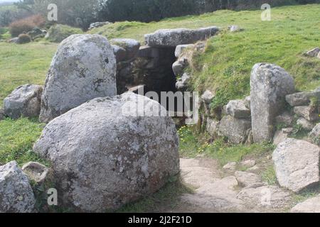 Ingresso al Fogou presso l'insediamento dell'età del ferro di Car Euny in Cornovaglia, Inghilterra Foto Stock