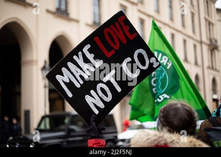 Monaco di Baviera, Germania. 01st Apr 2022. Il 1st aprile 2022, circa 65 partecipanti si sono riuniti a Monaco per dimostrare, tra gli altri, per la protezione di Luetzerath e per il raggiungimento dell'obiettivo di 1,5 gradi. (Foto di Alexander Pohl/Sipa USA) Credit: Sipa USA/Alamy Live News Foto Stock