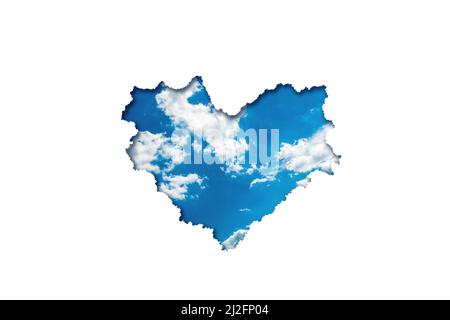 Buco a forma di cuore su sfondo bianco. Attraverso il foro si può vedere il cielo con le nuvole. Foto Stock