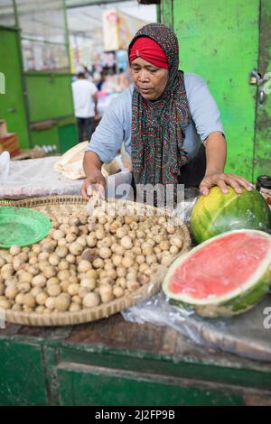 Mercato dei prodotti e dei fiori a Yogyakarta, Indonesia. Foto Stock