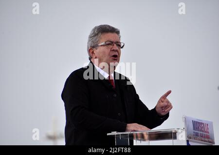 Marsiglia, Francia. 27th Mar 2022. Jean-Luc Melenchon sul palco durante il suo incontro politico. Jean-Luc Mélenchon candidato di estrema sinistra per le elezioni presidenziali del partito la France Insoumise (LFI) ha avuto un incontro pubblico a Marsiglia. Il primo turno delle elezioni presidenziali francesi si svolgerà il 10 aprile 2022, il secondo il 24 aprile. (Credit Image: © Gerard Bottino/SOPA Images via ZUMA Press Wire) Foto Stock