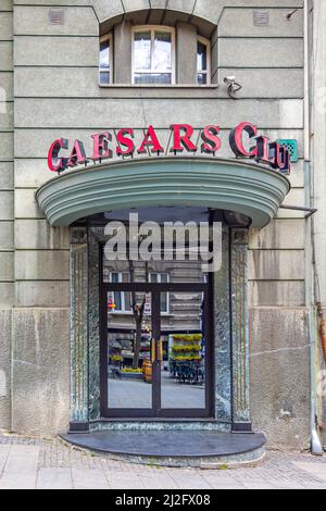 Belgrado, Serbia - 30 marzo 2022: Ingresso al Caesars Club Casino nell'Hotel Palace Belgrado Spring. Foto Stock