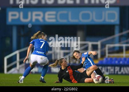 Birmingham, Regno Unito. 01st Apr 2022. Christie Murray (Birmingham City 10) battaglie per la palla durante la partita della Super League delle donne tra Birmingham City e Amp; Everton al St Andrews Stadium di Birmingham, Inghilterra Karl W Newton/Sports Press Photos SPP Credit: SPP Sport Press Photo. /Alamy Live News Foto Stock