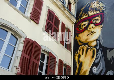 Francia. Pirenei Atlantici (64) Bayonne. Street art festival Points de vue. Affresco di RNST Foto Stock