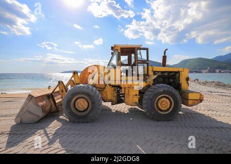 Apripista per pale gommate pesanti in cantiere Foto Stock