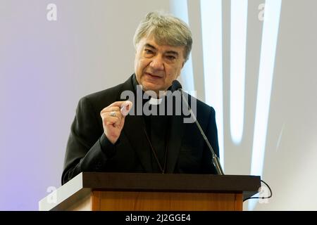 Napoli, Italia. 01st Apr 2022. Domenico Battaglia, arcivescovo della città di Napoli, durante il primo forum espositivo di beni confoscati, che si è tenuto presso la stazione marittima di Napoli, Italia, il 01 aprile 2022. (Foto di Vincenzo Izzo/Sipa USA) Credit: Sipa USA/Alamy Live News Foto Stock