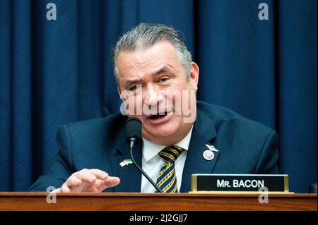Washington, Stati Uniti. 01st Apr 2022. Il rappresentante degli Stati Uniti Don Bacon (R-NE) parla ad un'audizione della House Armed Services Committee. Credit: SOPA Images Limited/Alamy Live News Foto Stock