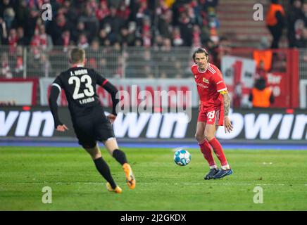 1 aprile 2022: Christopher Trimmel di Union Berlin controlla la palla durante il FC Union Berlin contro il FC Cologne, a An der Alten FÃ¶rsterei, Berlino, Germania. Prezzo Kim/CSM. Foto Stock