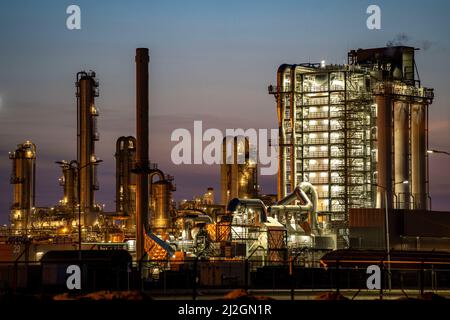 Lyondell Chemical Netherlands BV, stabilimento chimico, impresa comune tra LyondellBasell e Covestro, il più grande stabilimento del settore nel mondo, produce Foto Stock