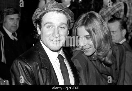 Robin Williams e la moglie Valerie Velardi hanno partecipato alla prima del film Kramer Vs, Kramer a Hollywood, 1979 Foto Stock