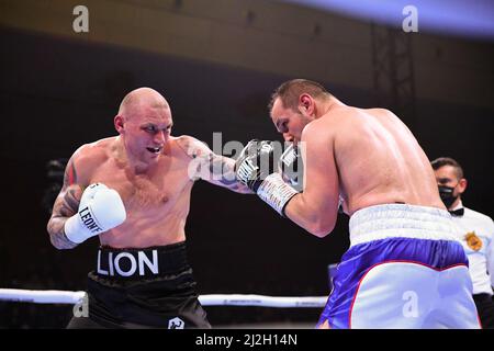 BARCELLONA, SPAGNA - APRILE 1: (L-R) Ricards Botolotniks batte Hrvoje Sep nella loro leggera scappata pesante durante l'evento Martin v Felix: WBA International Super Lightweight Title al Palau Olimpic Vall d'Hebron il 1 Aprile 2022 a Barcellona, Cataluna, Spagna. (Foto di Sara Aribó/PxImages) Credit: PX Images/Alamy Live News Foto Stock