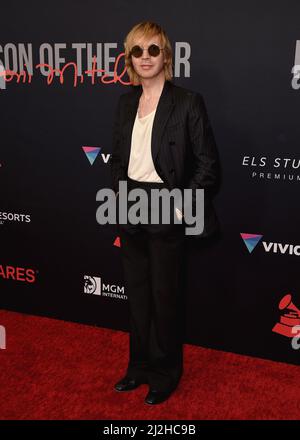 Las Vegas, Stati Uniti. 01st Apr 2022. Beck camminando sul tappeto rosso al 31st Annual MusiCares Person of the Year Tribute to Joni Mitchell tenutosi al MGM Grand Conference Center - Marquee Ballroom di Las Vegas, NV il 1 aprile 2022. (Foto di Scott Kirkland/Sipa USA) Credit: Sipa USA/Alamy Live News Foto Stock