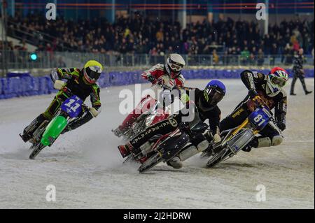 Heerenveen, Paesi Bassi. 1st Apr 2022. HEERENVEEN, NL. APR 1. Finale: Henri Ahlbom (Blu) guida Jimmy Olsén (Rosso), Benedikt Monn (giallo) e Martin Posch (Bianco) durante il ROLOEF THIJS BOKAAL presso Ice Rink Thialf, Heerenveen venerdì 1st aprile 2022. (Credit: Ian Charles | MI News) Credit: MI News & Sport /Alamy Live News Foto Stock