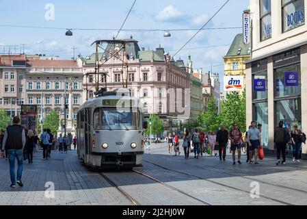 BRNO, REPUBBLICA CECA - 24 APRILE 2018: Tram Tatra K2 nel centro storico di Brno Foto Stock