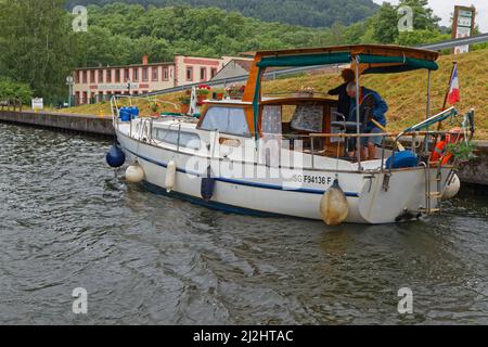 ARZVILLER, FRANCIA, 22 giugno 2021 : crociera sul canale della Marna-Reno che attraversa i Vosgi. Foto Stock