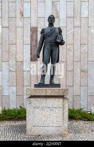 Statua del generale Don Jose de San Martin, 1778-1850 fondatore dell'indipendenza argentina fuori Ibero-amerikanische Institut, Potsdamer Str. 37, Berlino Foto Stock