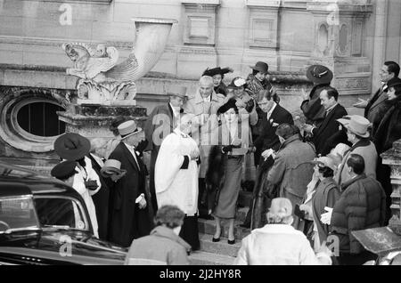 Anthony Andrews come re Edoardo VIII e Jane Seymour come Wallis Simpson sul set di "la donna che amava" in Chantilly. 10th dicembre 1987. Foto Stock