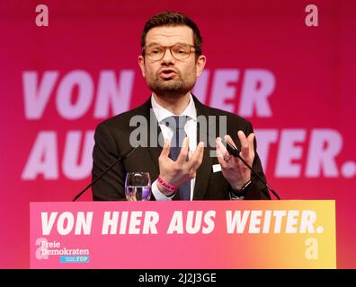 Duisburg, Germania. 02nd Apr 2022. Marco Buschmann (FDP), Ministro federale della giustizia, si rivolge ai delegati della conferenza del partito di Stato del FDP Renania Settentrionale-Vestfalia. Credit: Roland Weihrauch/dpa/Alamy Live News Foto Stock