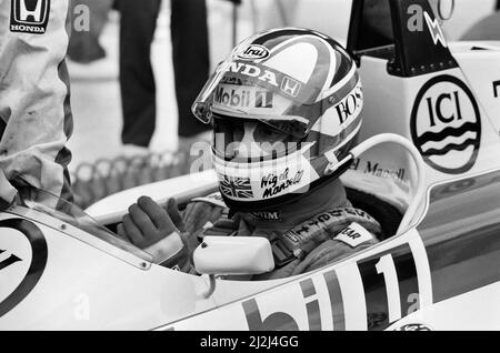 Gran Premio del Regno Unito Formula uno gara di campionato del mondo a Silverstone. Il pilota Williams Nigel Mansell, visto qui festeggiare sul podio dopo aver vinto la gara. 12th luglio 1987. Foto Stock