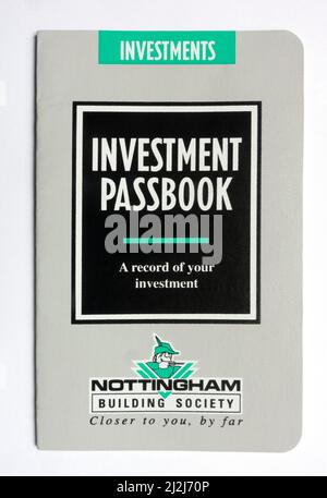 Copertina di un vecchio libretto di investimento per la Nottingham Building Society. Il conto è stato aperto nel 1995. Foto Stock