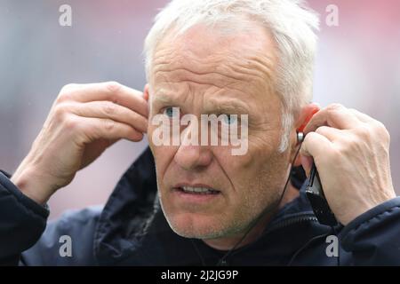 Friburgo, Germania. 02nd Apr, 2022. Primo 1.Bundesliga. 2021/2022 Calcio: Fuvuball: 02.04.2022 SC Friburgo - FC Bayern Mv* nchen Muenchen Christian Streich, allenatore di SC Friburgo, mezza figura, ritratto Credit: dpa/Alamy Live News Foto Stock