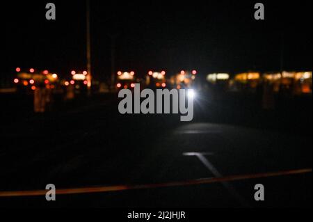 ZAPORIZHZHIA, UCRAINA - 1 APRILE 2022 - autobus che evacuano le persone temporaneamente occupate da Melitopol attraverso un corridoio umanitario sono raffigurati in Za Foto Stock