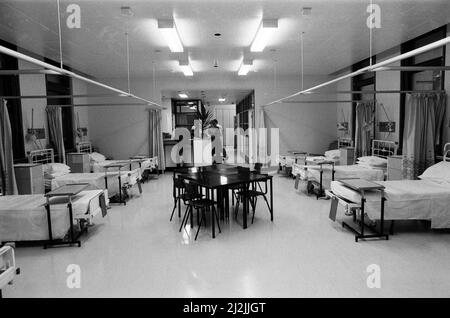 Il reparto AIDS di Broderip al Middlesex Hospital che apre il 19th gennaio. 16th dicembre 1987. Foto Stock