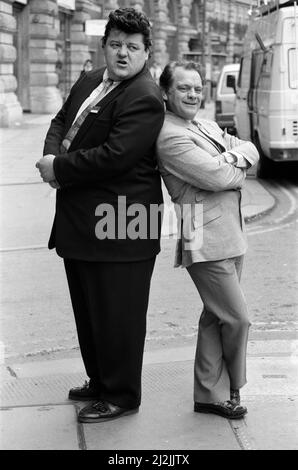 Attori Robbie Coltrane (a sinistra) e David Jason. Entrambi sono nominati per il premio BAFTA TV per il miglior attore, che David Jason ha vinto. Febbraio 1988. Foto Stock