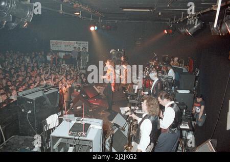 Simon le Bon cantò con la sua band Duran Duran dal vivo il 11th novembre 1988 Foto Stock