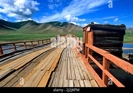 Mongolia. Un ponte nel mezzo del nulla Foto Stock