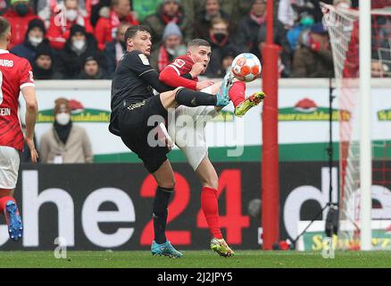 Friburgo, Germania. 02nd Apr, 2022. Primo 1.Bundesliga. 2021/2022 Calcio: Fuvuball: 02.04.2022 SC Friburgo - FC Bayern Mv* nchen Muenchen Duels, Benjamin Pavard Credit: dpa/Alamy Live News Foto Stock