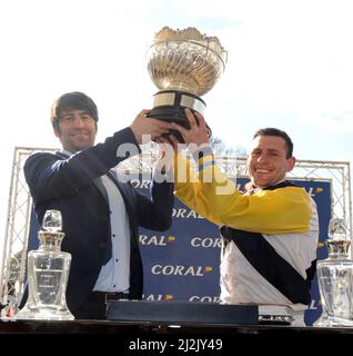 Scozia, Regno Unito. 02nd Apr 2022. Il grande vincitore nazionale scozzese di Ayr vince My Wings con Jockey Rob James. Credit: CDG/Alamy Live News Foto Stock