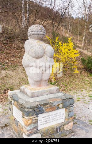 Willendorf in der Wachau: Luogo di ritrovamento della Venere di Willendorf, statuetta di Venus a Wachau, Niederösterreich, bassa Austria, Austria Foto Stock