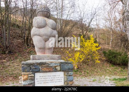 Willendorf in der Wachau: Luogo di ritrovamento della Venere di Willendorf, statuetta di Venus a Wachau, Niederösterreich, bassa Austria, Austria Foto Stock